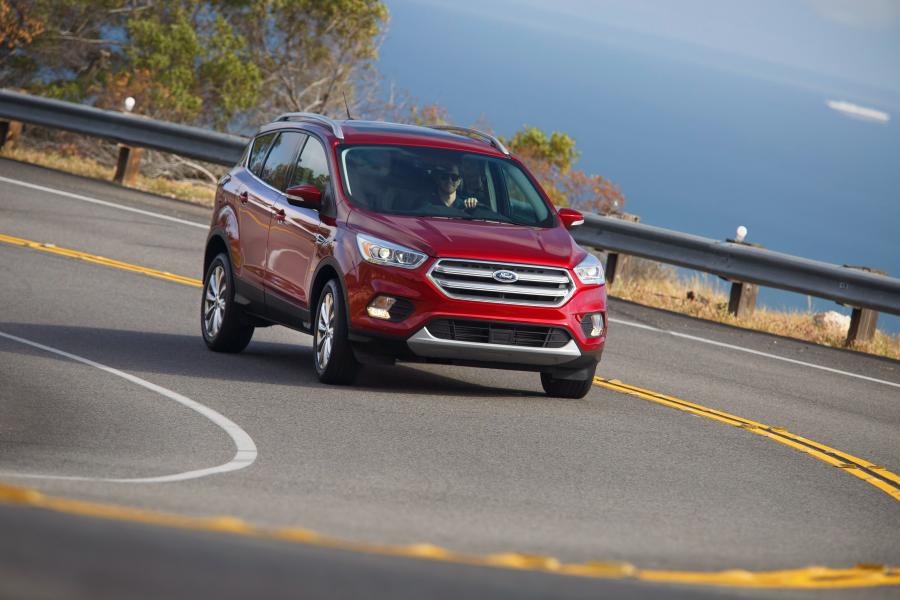  Ford Escape Titanium 2016 года  (фото 3 из 28)